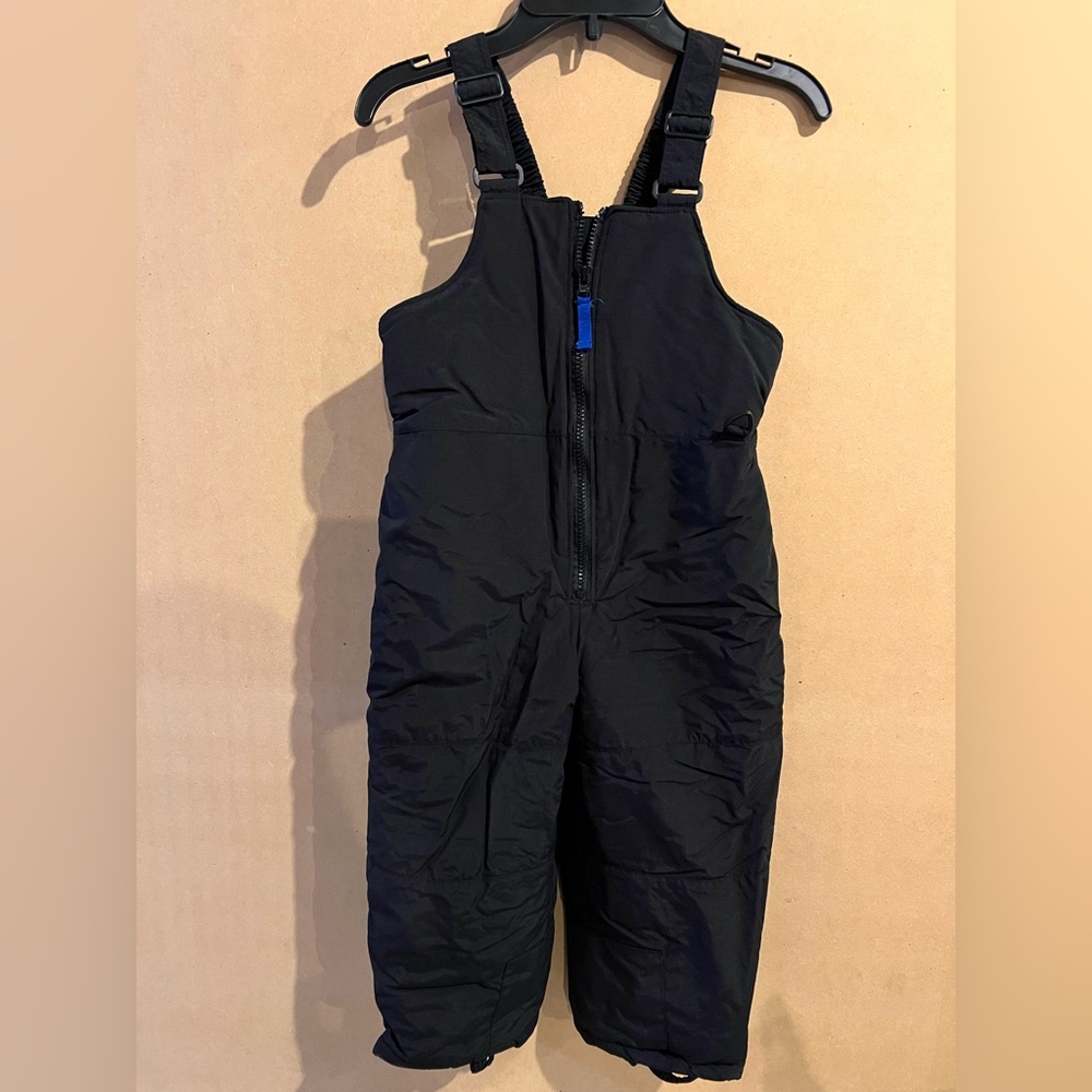 Kids snow pant, size 4T, adjustable shoulder straps